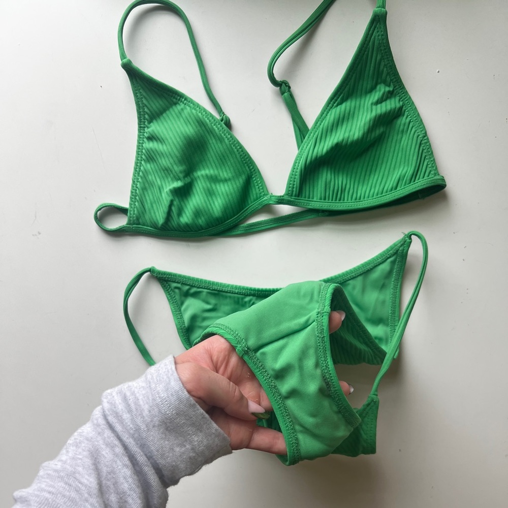 Bikini - Picture 4 of 4